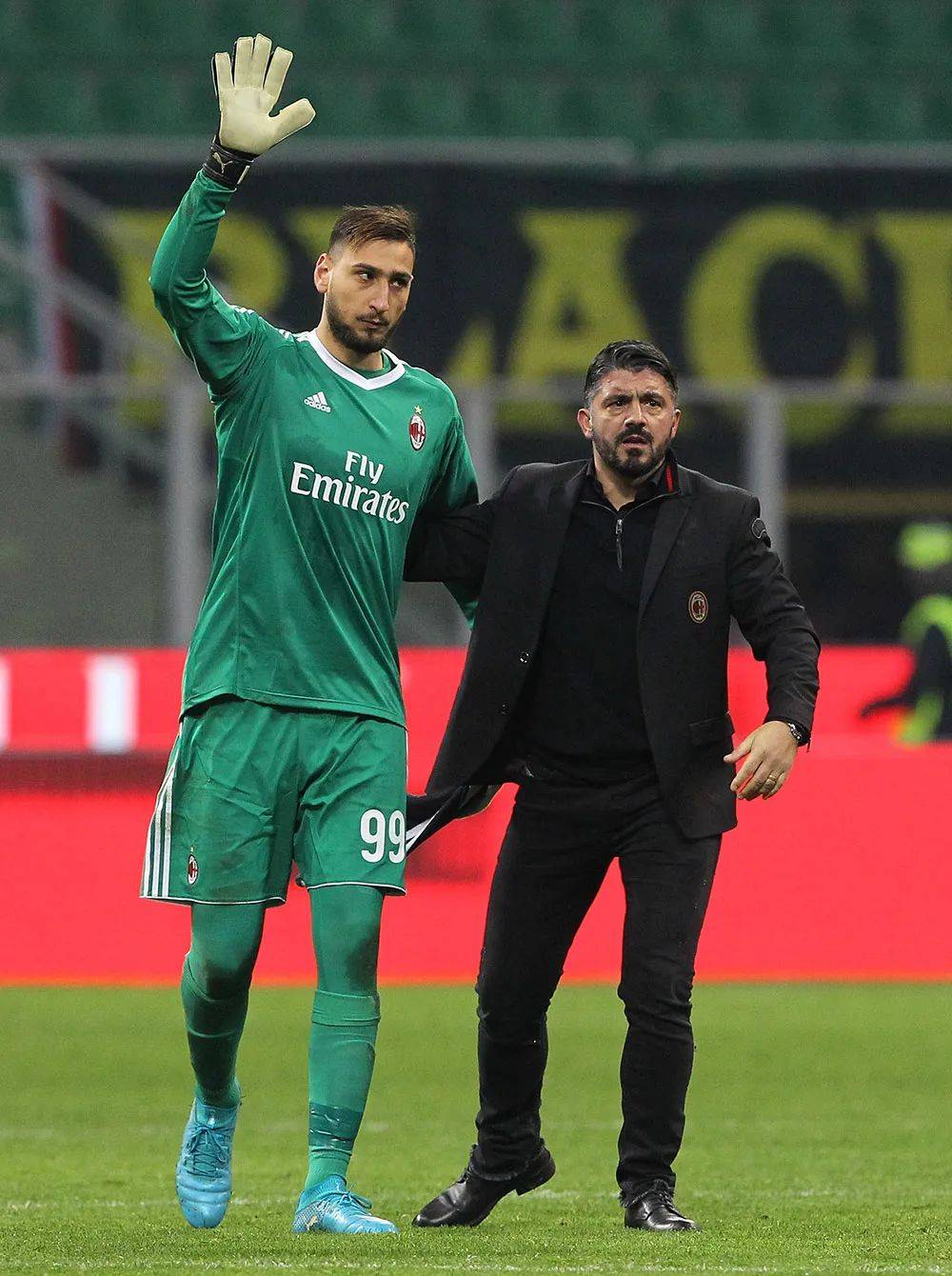 米兰体育app-转会期意大利杯焦点战；斯图加特迎来里程碑；更衣室稳定；团队化学反应显著的简单介绍